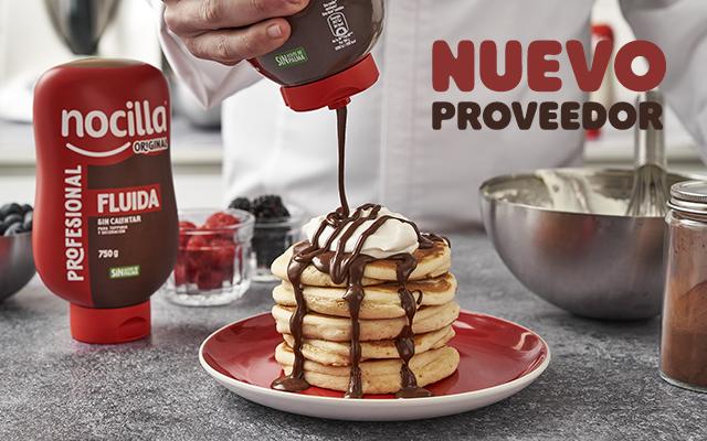Aplicación de Nocilla fluida sobre tortitas